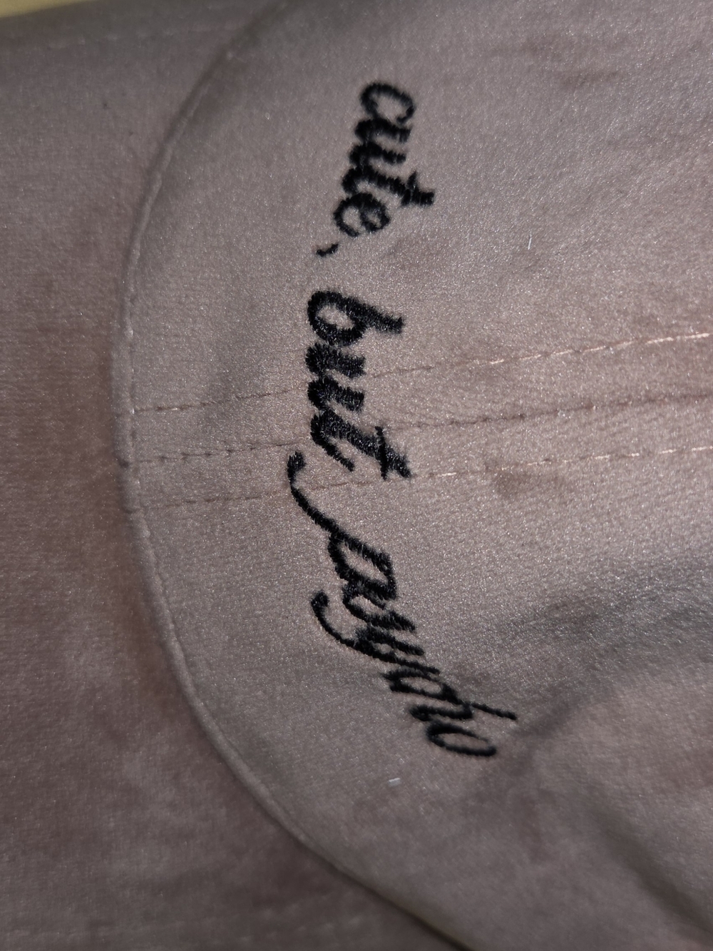 David and Young Velvet-Feel "cute, but psycho" Cap In Mauve Color